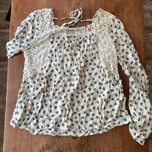 Women’s flare sleeved blouse